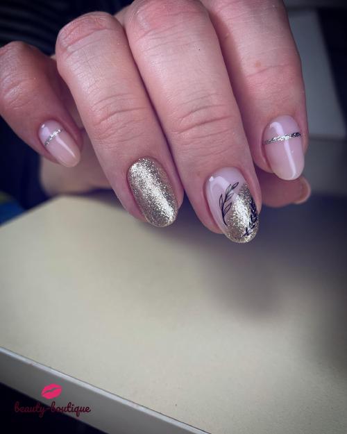 Предыдущие ноготки Инна относила 1,5мес., новые идеи Клиента воплощаем с удовольствием🍀🤗 пришла ко мне с длиной под подушечку и постоянно ломающимися большими ноготками🤟🥂 мы молодцы