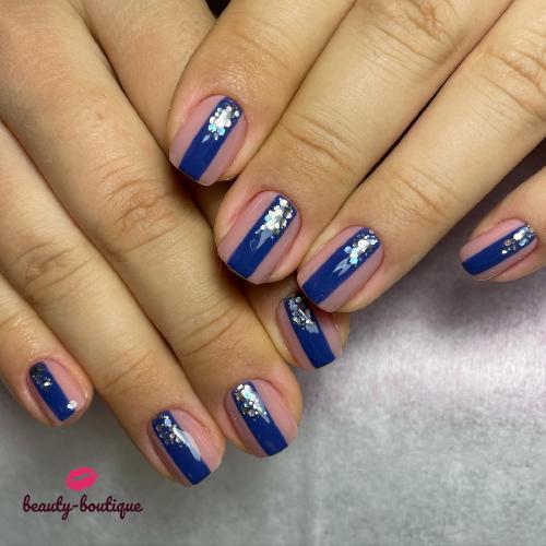 Новенький манекен для милой Натальи🧚‍♀️ предыдущий маникюрчик не мой, сделали снятие, комби-комплекс,подрастили указательный ноготок Лёвой руки, покрыли несложным стильным дизайном, который свежо смотрится на коротком квадрате! Не забываем пользоваться маслицем💅🏽