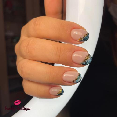 Месяц нашим ноготкам, меняем форму, в качестве дизайна выбрали популярные морские волны, оптимальный вариант для любой длины и формы