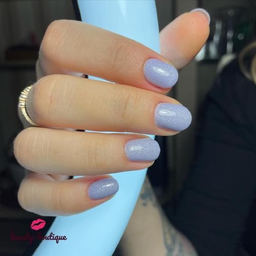 Крутите карусель, поврежденные ногти, убираем блину, ноготкам нужен отдых, подращиваем «обглодыш» указательного пальца правой руки, наносим однотон, очень ходовой тон сезона весна, шимер придаёт пикантности данному тону, тон подходит любому цвету кожи, в частности бледной, украсит любой стиль!