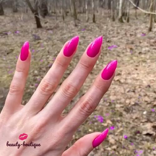 Сказать что самая любимая женщина, обидеть остальных, но говоря о ней natalli_1201 , бывает женская дружба, человек который поддержит в трудную минуту!!! Это женщина «Красный», ей мне не надоедает покрывать этим цветом ногти каждый месяц и Наташе он действительно идёт, но как любой женщине, хочется меняться, освежаться, поэтому мы сделали совершенно иной тон! Новичок в моей палитре, не прогадали!!!💕милости просим на новый тон🧘🏼‍♀️#маникюр2021