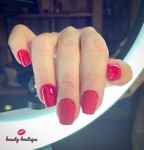 Моя любовь Валечка! К сожалению ручки сухие, трескаются до крови и практически не имеют кутилулы, таким ручкам просто крем не помогает и нужна более внимательная и скрупулёзная обработка! Рекомендация,- парафинотерапия! Эта процедура поможет питать глубокие слои кожи, разгладит и смягчит верхний эпидермис! Сезонный курс процедур подготовит ручки к Весне,поддержит здоровье и молодость кожи😇