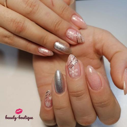 Забронировать Маникюр ногтей красивый