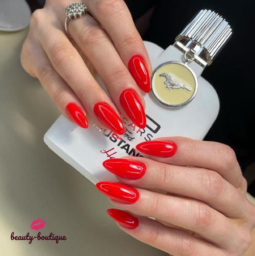 Эти страстные пальчики😝укрощают Мустанга😋 Наташа месяц относила ноготки,но к сожалению не без потерь,морозная погода неблагоприятно,как известно, влияет на кожу, волосы и наши ногти! Мы выполнили комплекс, нарастили мизинчик и вуоля ! К 14 февраля готова🥰 А вы уже выбрали образ к празднику???!🥳#minsknail